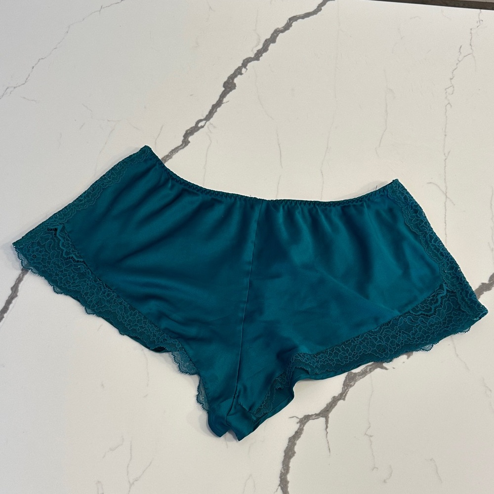 Elegant Teal Lace Trim Women's Shorts